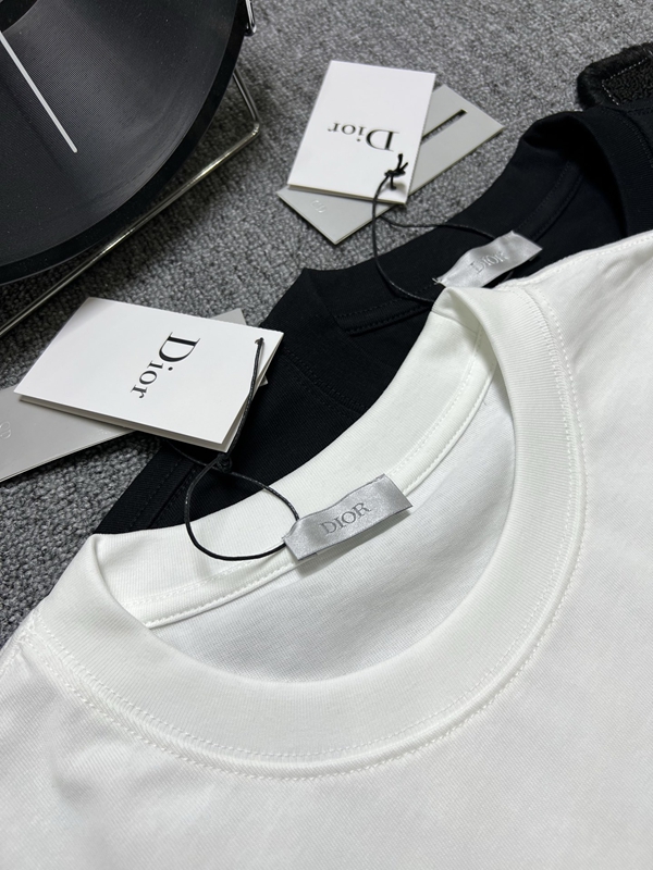 ブランドTシャツ着用イメージ